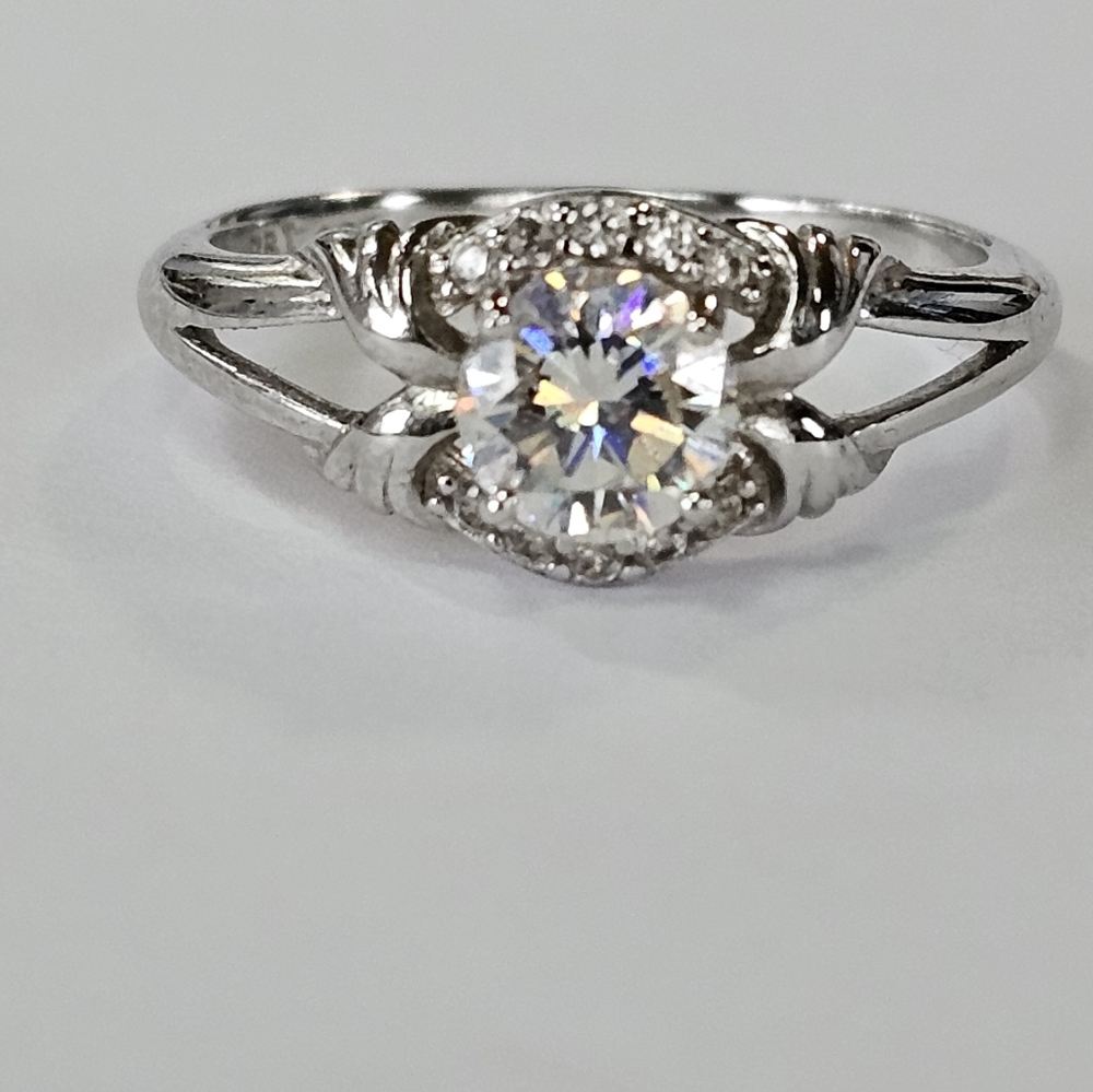 Sparkling Strontium Titanate Ring in Sterling Silver Sz 8 - Picture 5 of 8